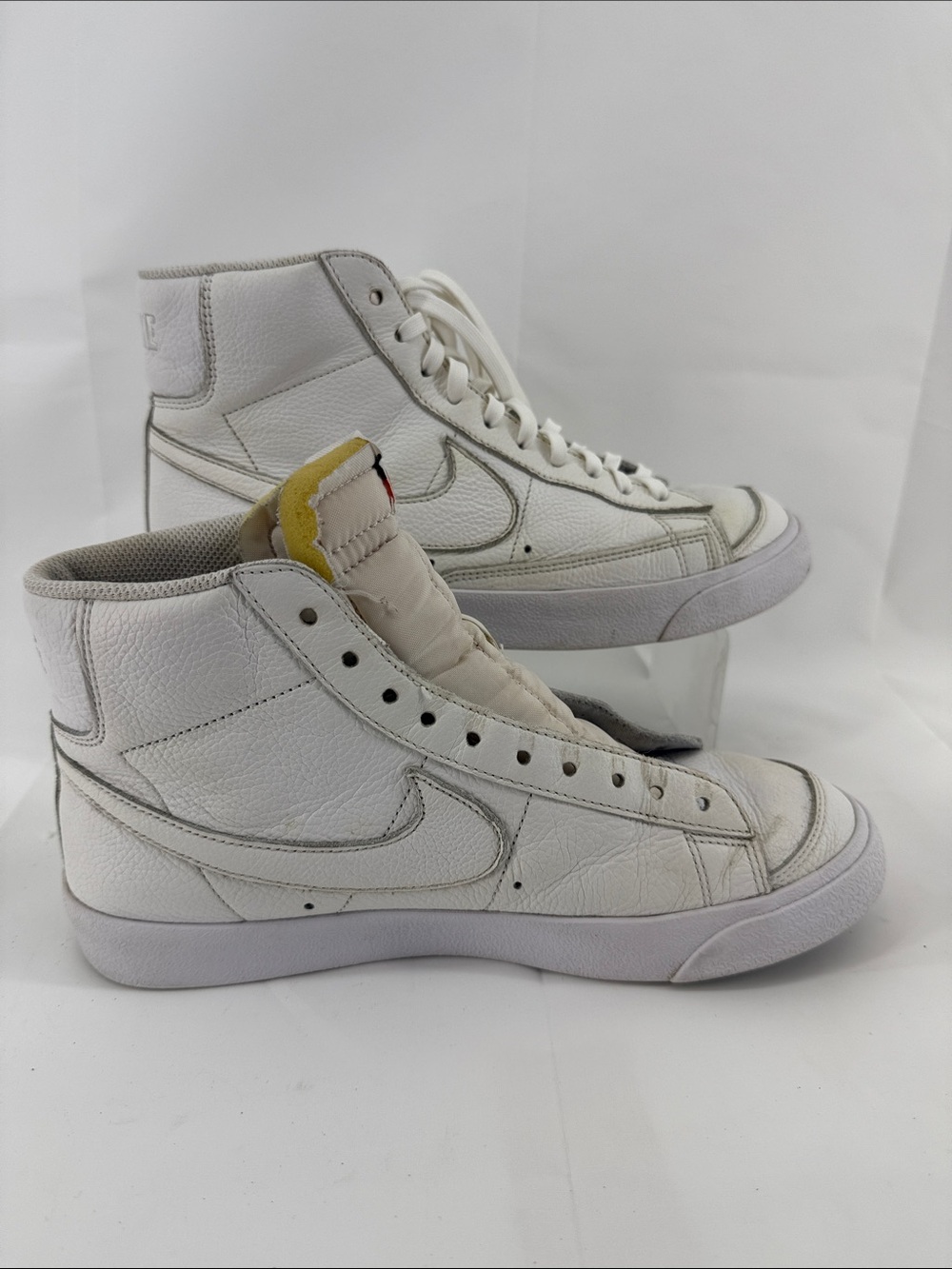 VINTAGE Nike White High-Top Leather Sneakers (WMNS) Blazer Mid 777